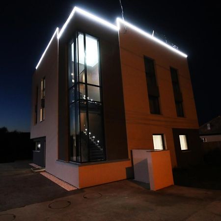 The Butterfly Hotel Sângeorgiu de Mureș Exterior photo